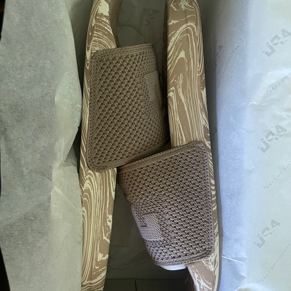 SOLD‼️APL BL TECHLOOM SLIDE Almond /Cream / Marble Sandals with Textured Eleganc - Picture 4 of 6